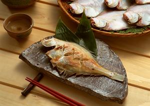 イケメン揃いのホストクラブで楽しむ